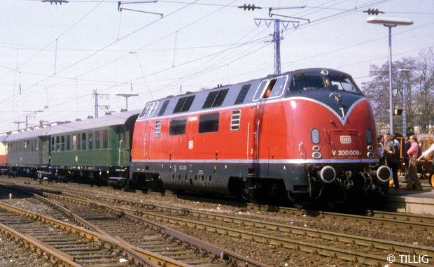 Diesel locomotive BR 220<br /><a href='images/pictures/Tillig/02500.jpg' target='_blank'>Full size image</a>